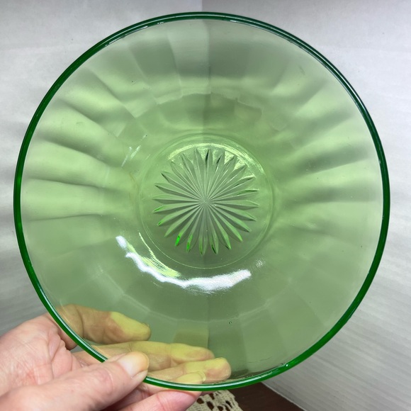 ✨Vintage Uranium Glass Bowl – Starburst Design, Glows Brilliantly ✨ - Picture 6 of 17